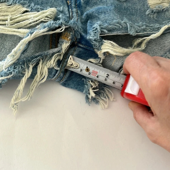 Levi's premium 501 distressed cutoff  jean shorts . Size 24 boho beach vacation - Picture 15 of 15